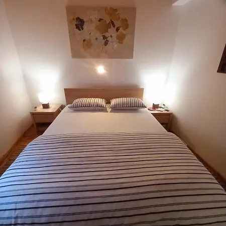 Ana Lotre ヴェラ・ルカ