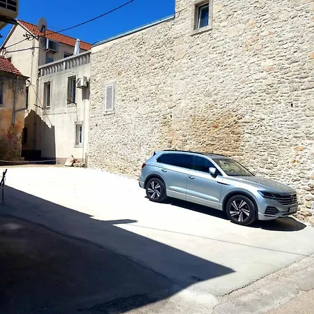 アパート Ana Lotre