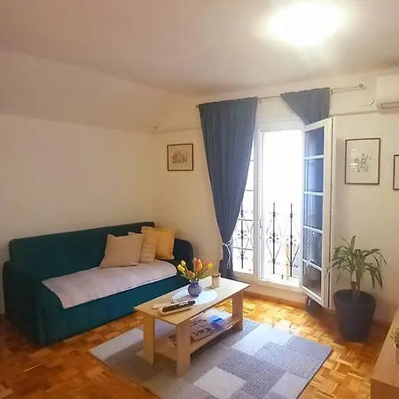 Ana Lotre Apartment