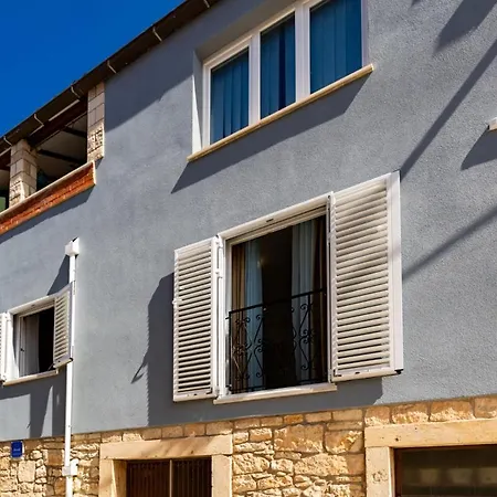 Ana Lotre Apartamento